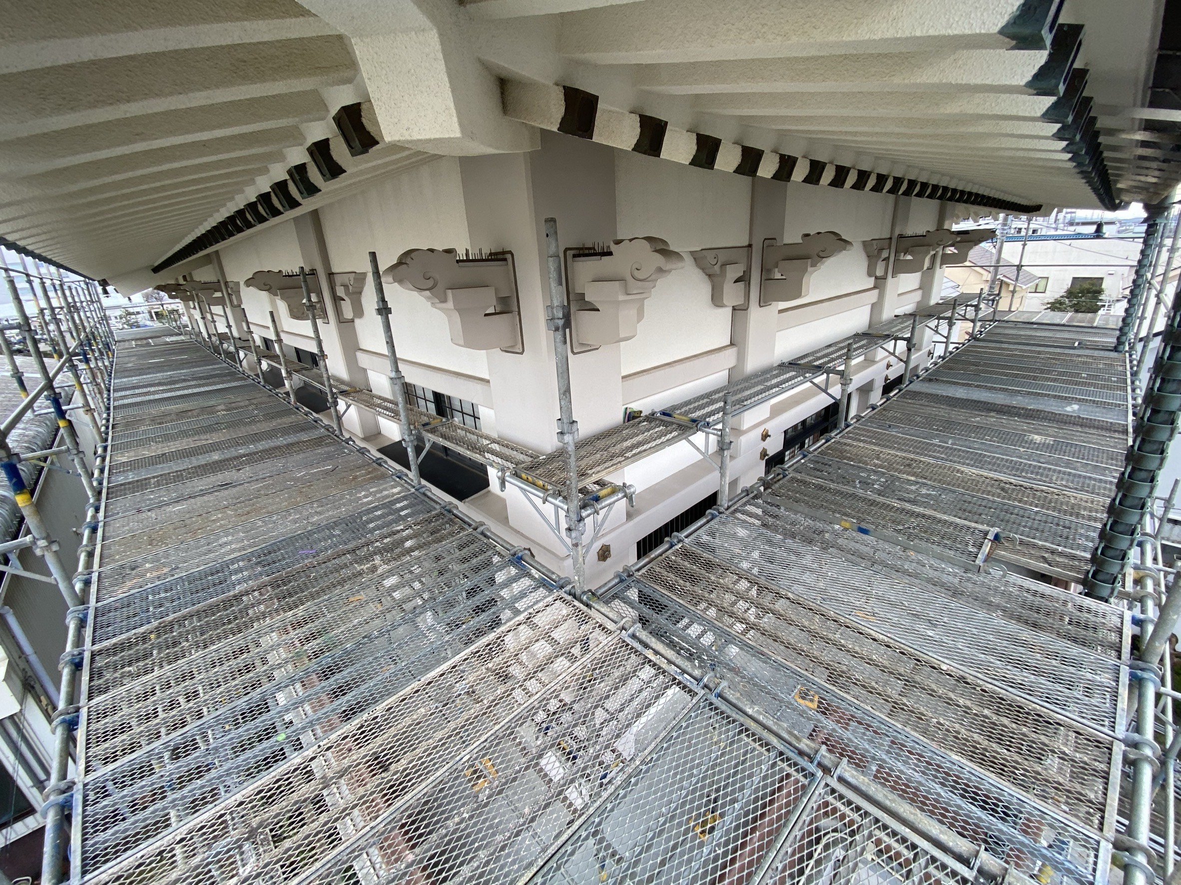 「寺院建築の足場仮設工事」